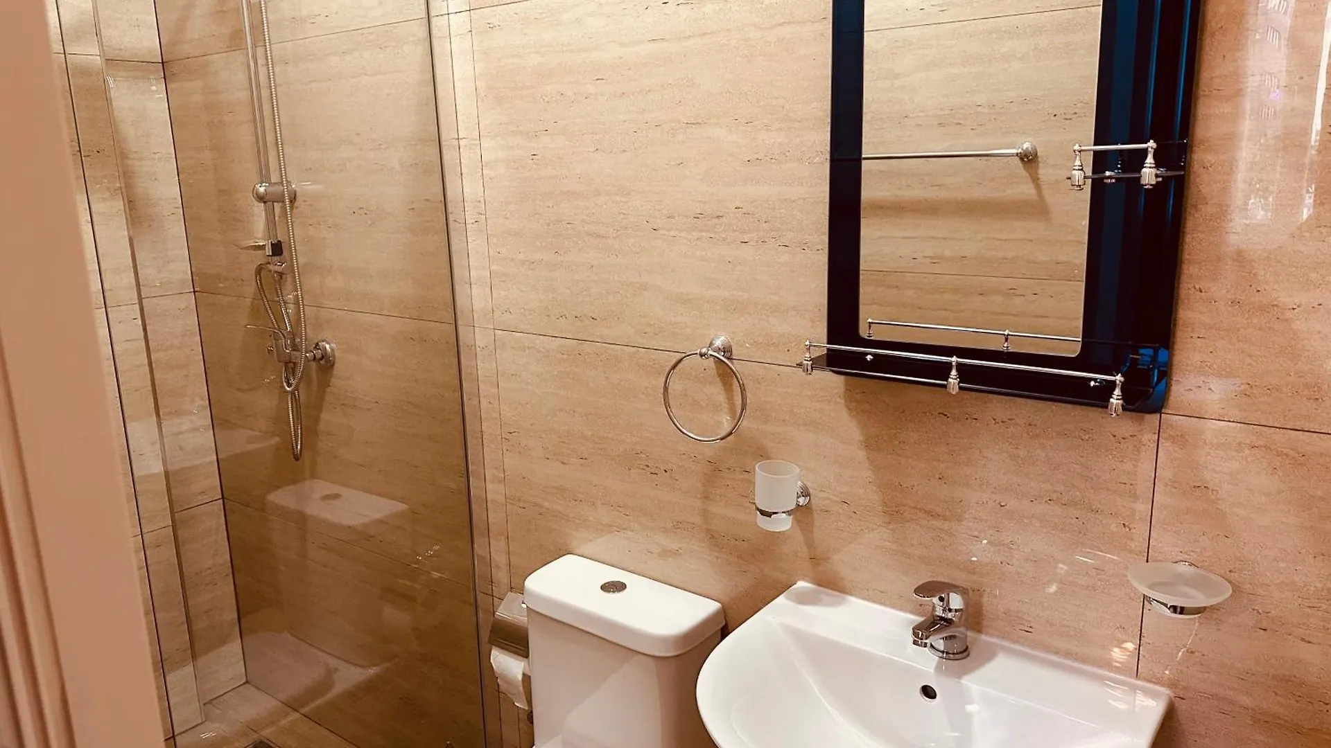 Auto Tana Guest House Tirana