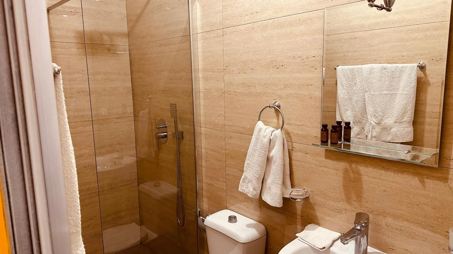 Auto Tana Guest House Tirana 0*,  Albania