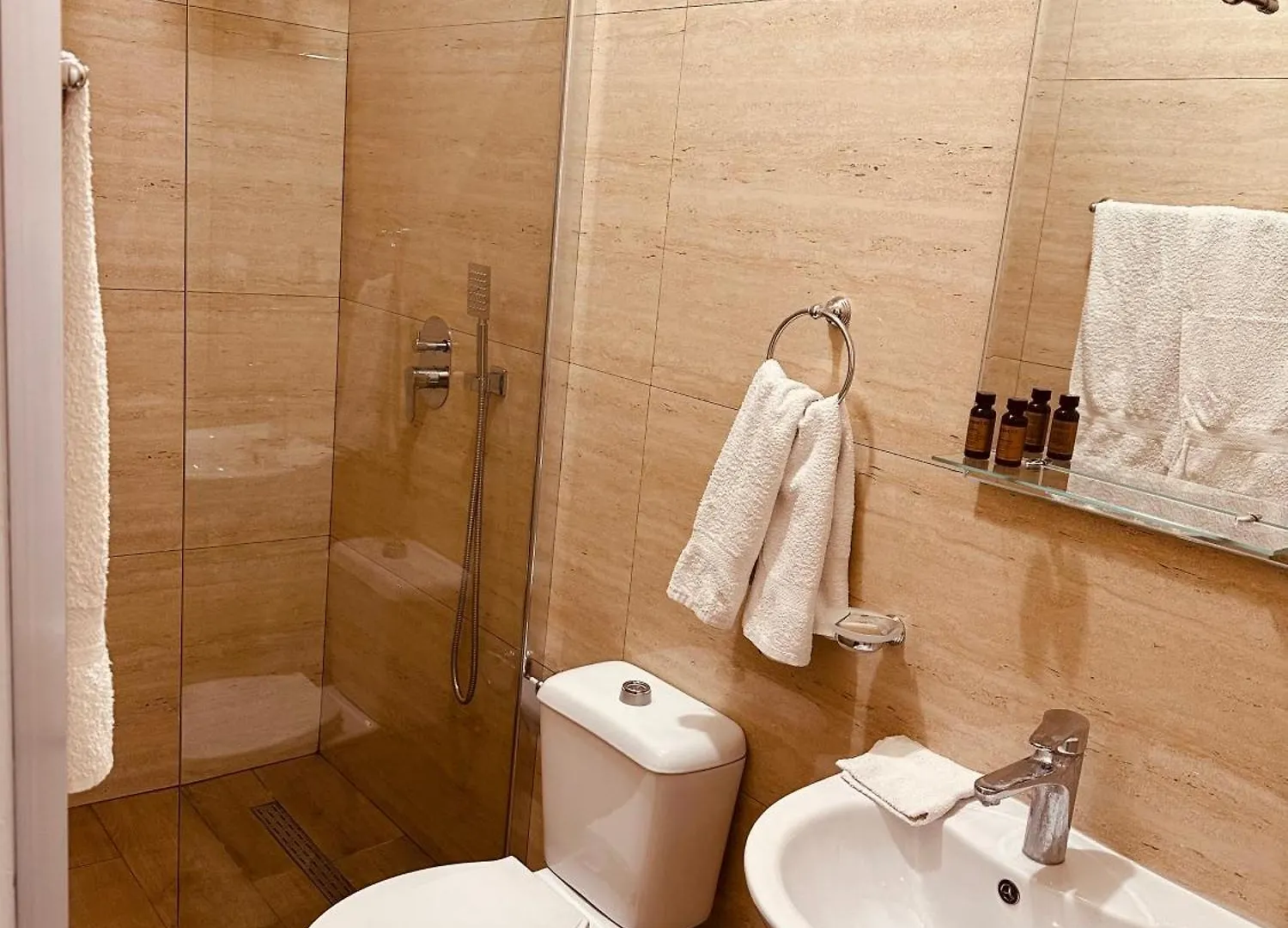Auto Tana Guest House Tirana Bed & Breakfast