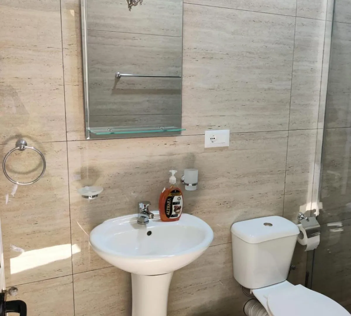 Auto Tana Guest House Tiran